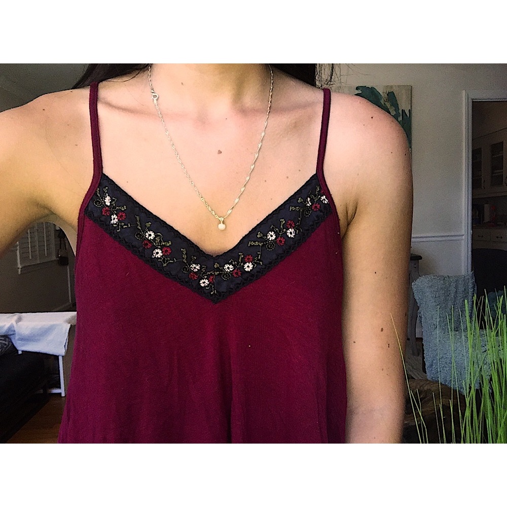 Red Semi-Crop Tanktop - Picture 2 of 4